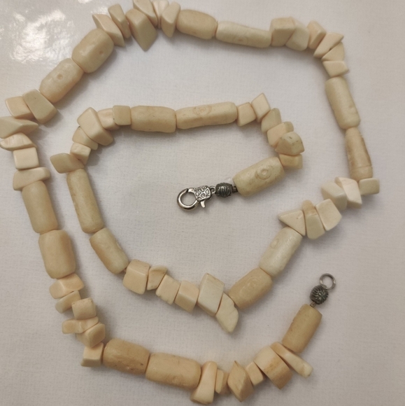 Vintage tribal bone 🦴 necklace in EUC - Picture 6 of 10